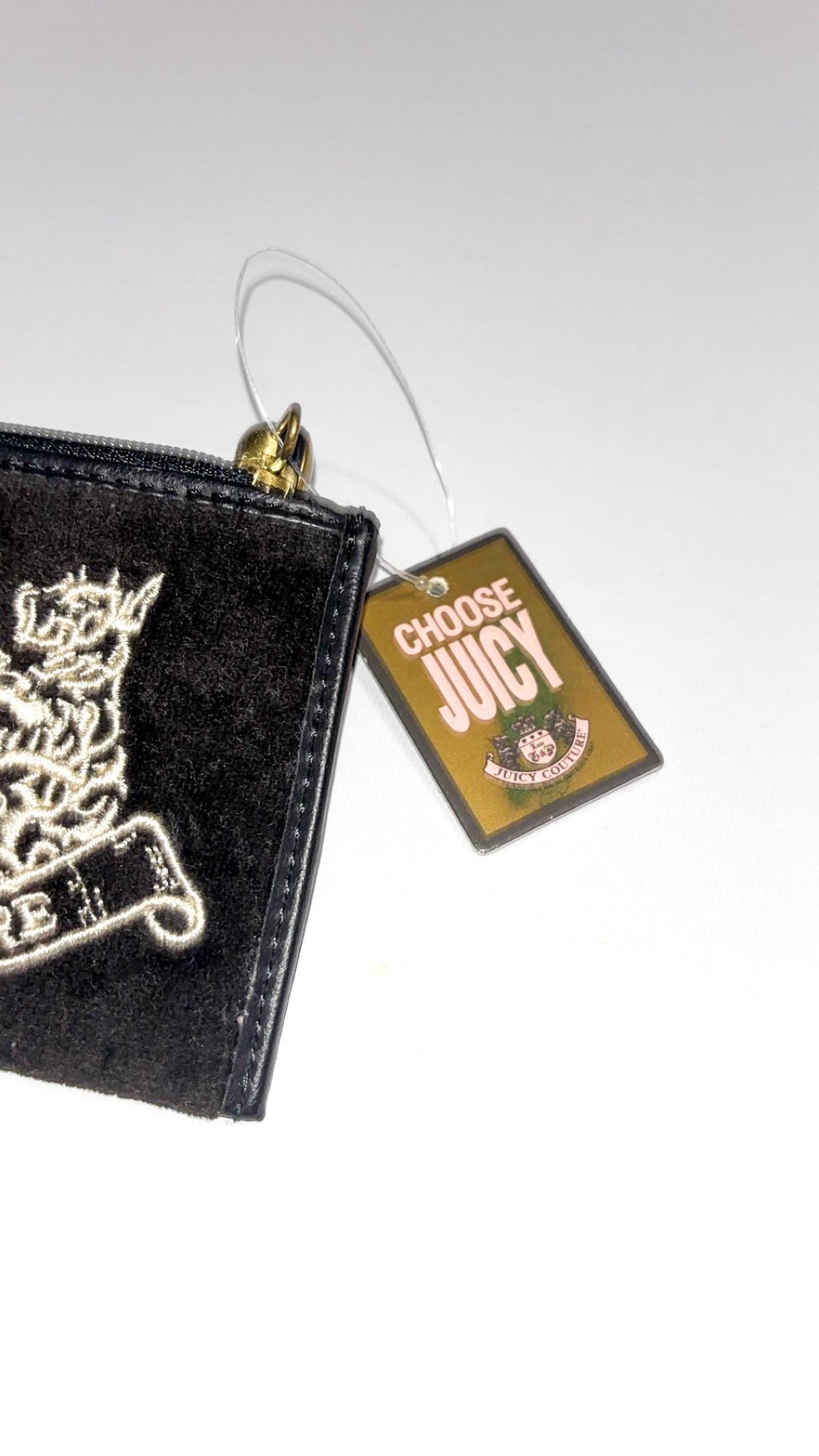Juicy Couture ブラック ベルーア クレスト コインケース キーリング付き – タグ付き