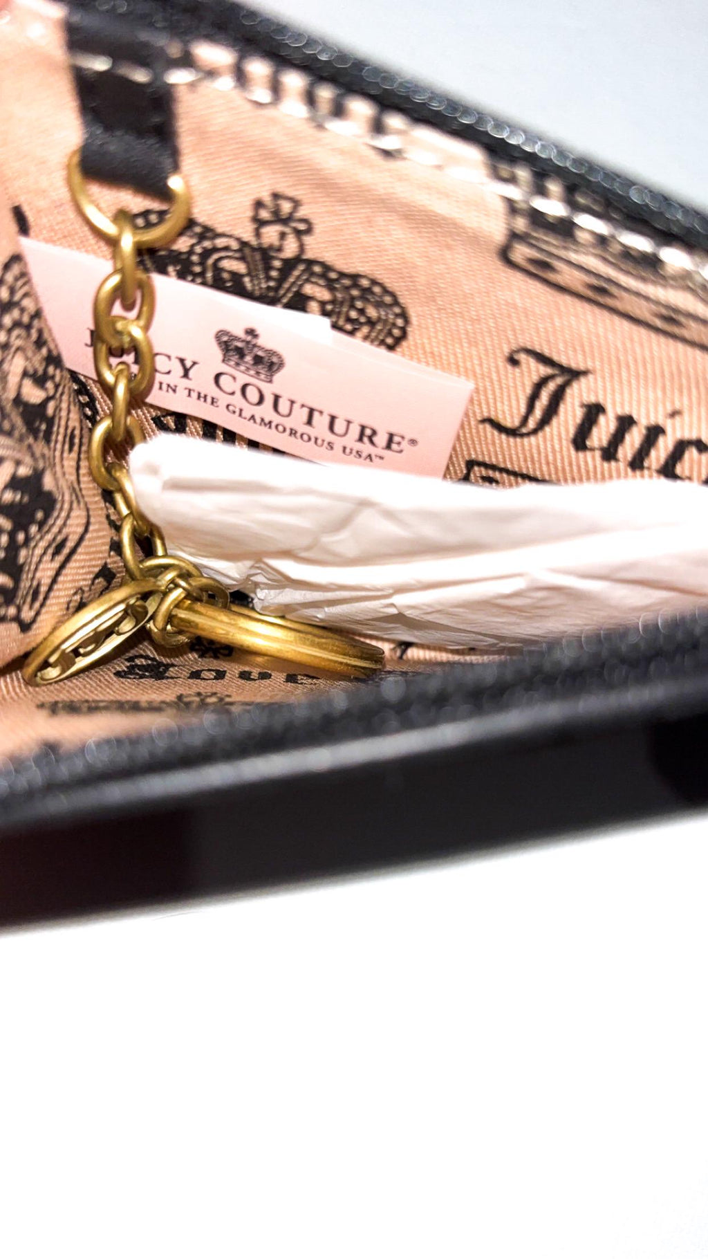 Juicy Couture ブラック ベルーア クレスト コインケース キーリング付き – タグ付き