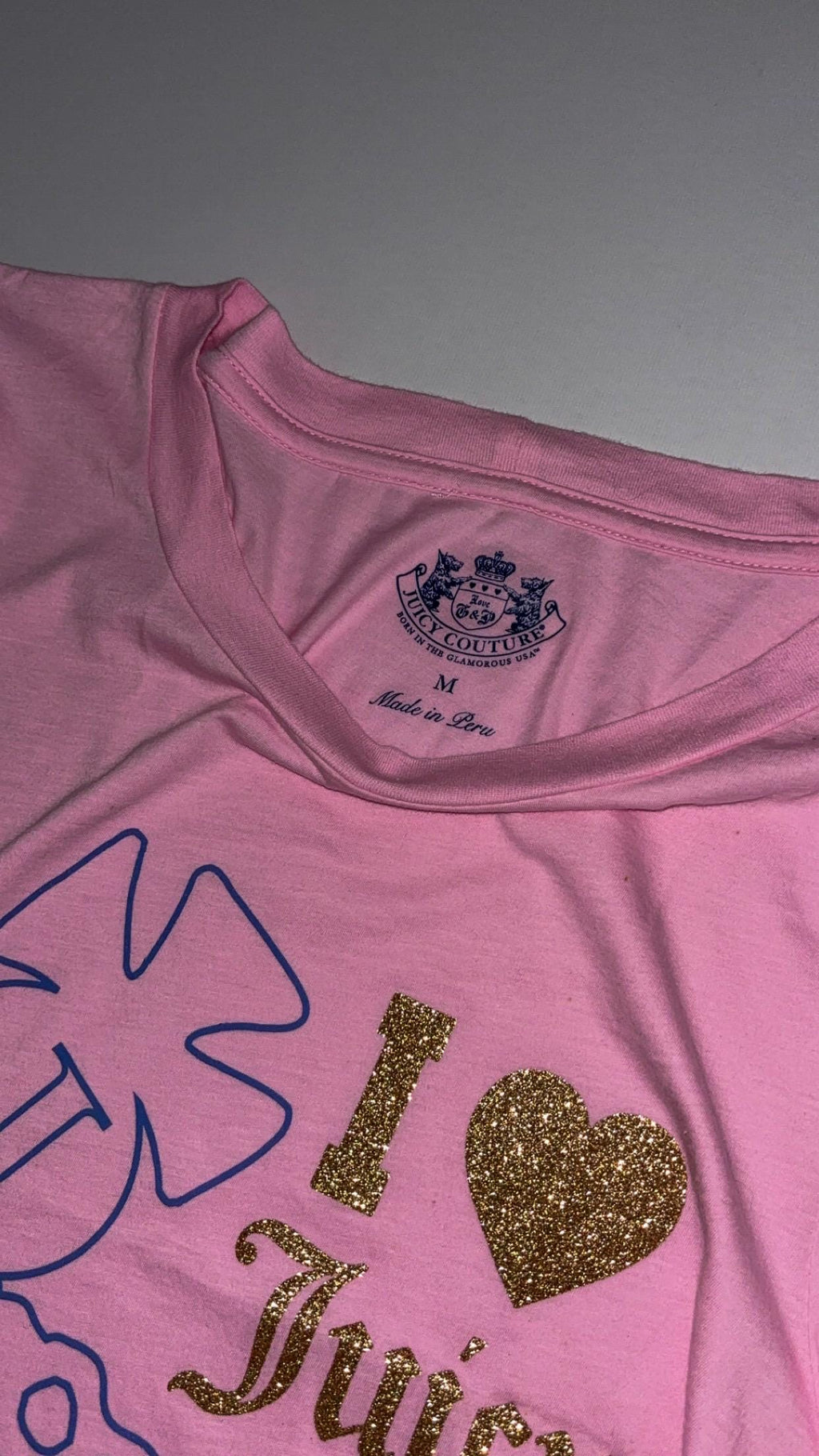 Juicy Couture ピンク “I Love Juicy” グリッタークラウンTシャツ – Mサイズ、タグ付き新品
